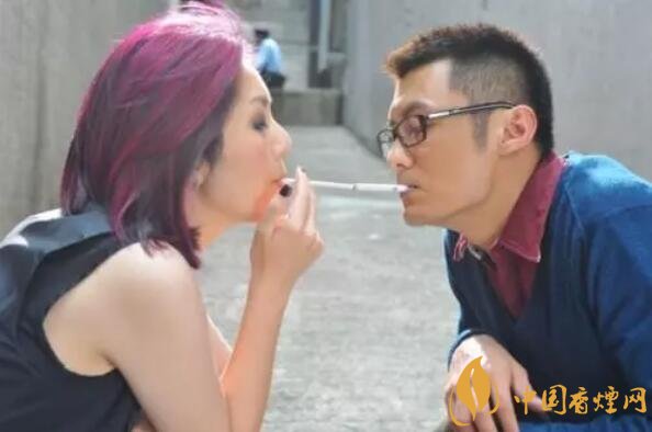 香煙夾耳朵上是怎么來(lái)的，耳夾煙是男人的專利